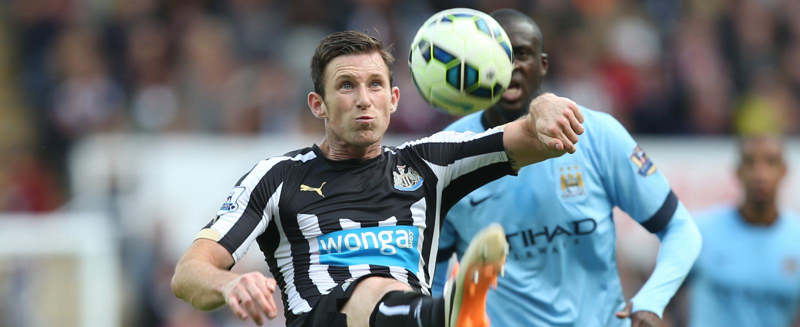 Leeds eye Premier League defender