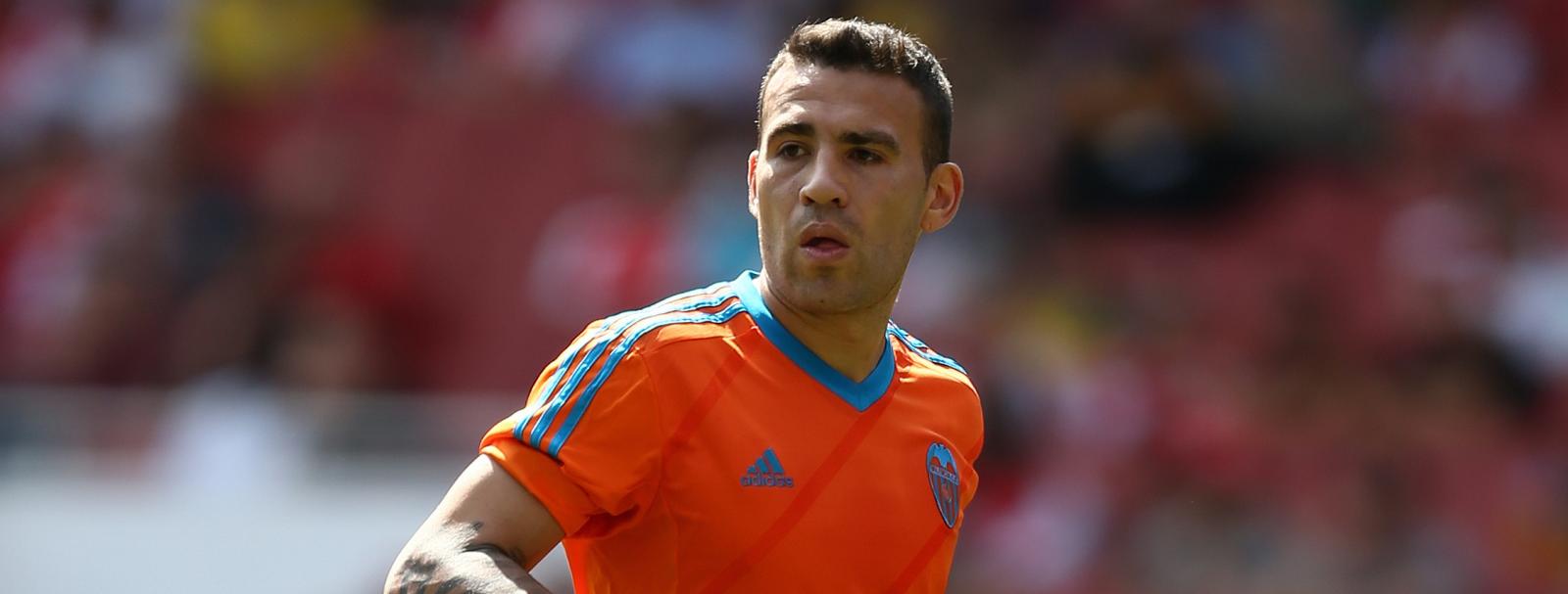 United close in on defensive target
