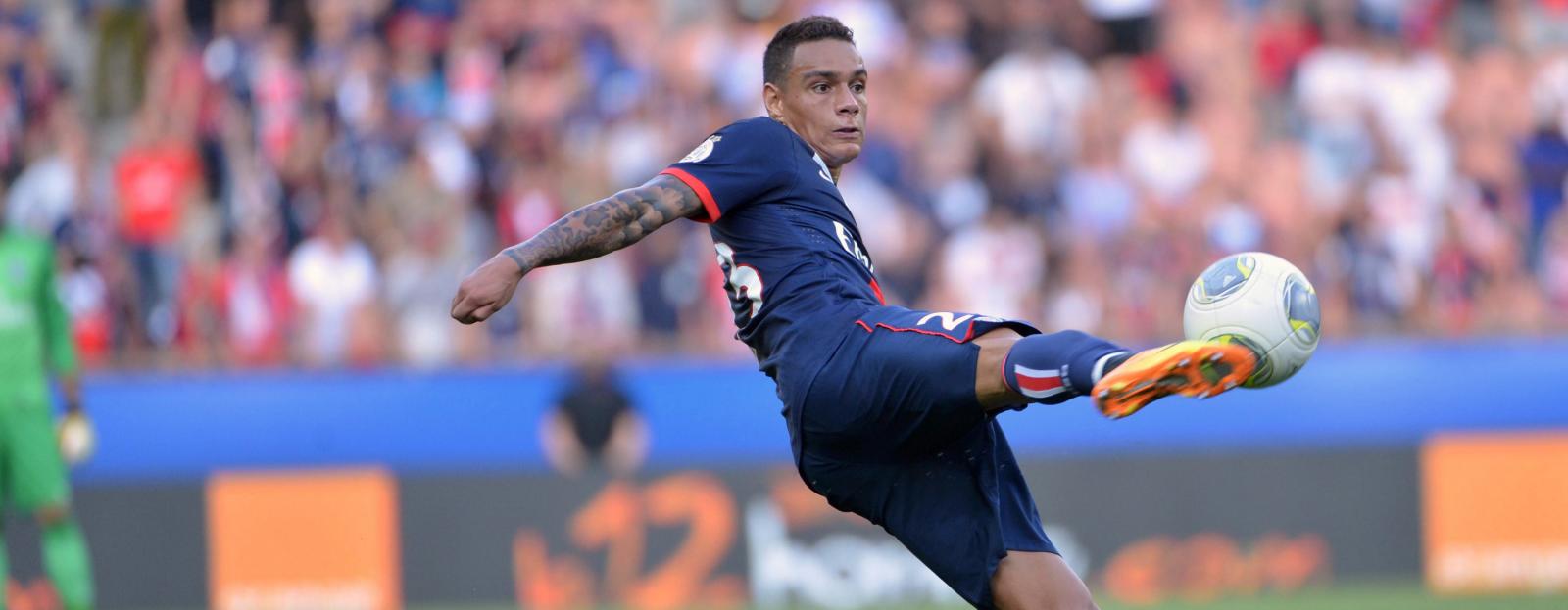 Chelsea monitor PSG full-back
