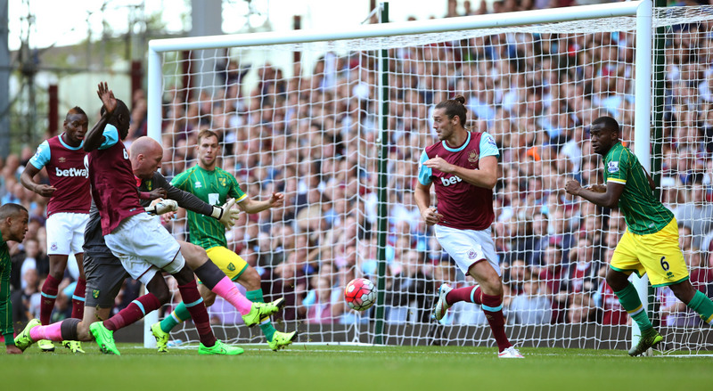 West Ham weigh up Ruddy bid