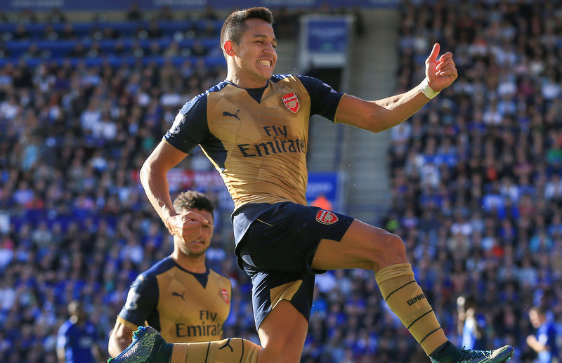 Premier League Head-To-Head: Alexis Sanchez (Arsenal) vs Matteo Darmian (Manchester United)