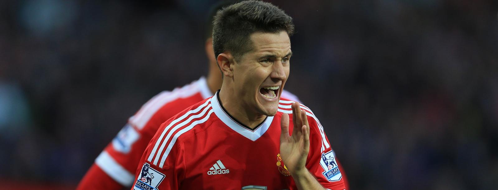 Unsettled United midfielder wants talks with Louis van Gaal