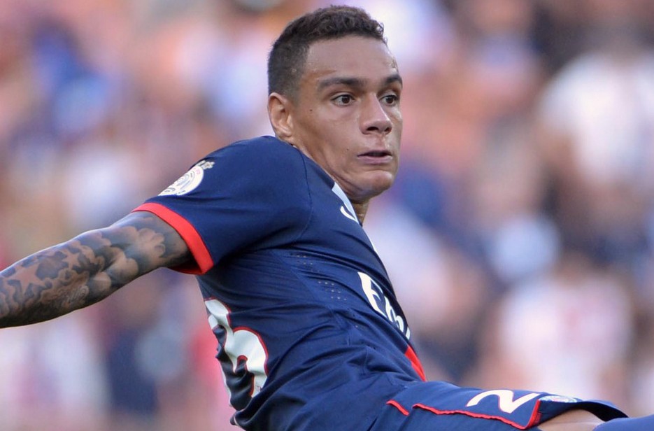 Man Utd eye cut-price £10m deal for Dutch international defender