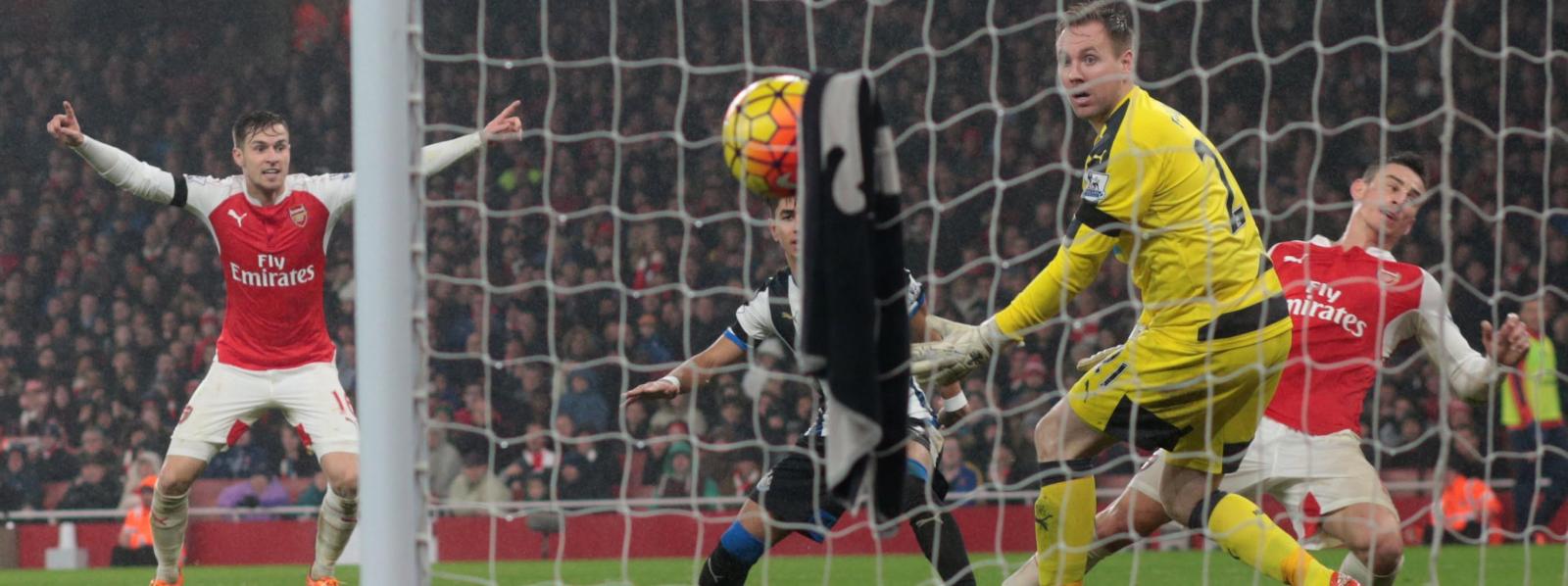 Premier League Round-Up: Arsenal, Man City and Man United all record narrow wins