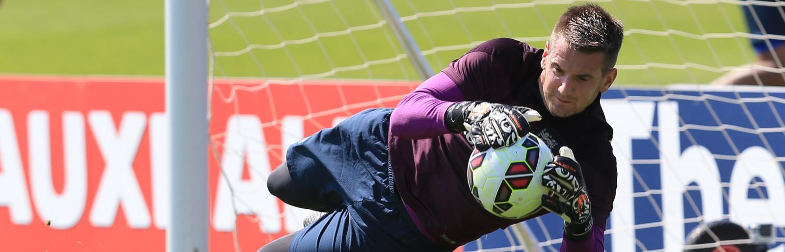 Everton weighing up summer move for ex-Manchester United and Burnley shot stopper