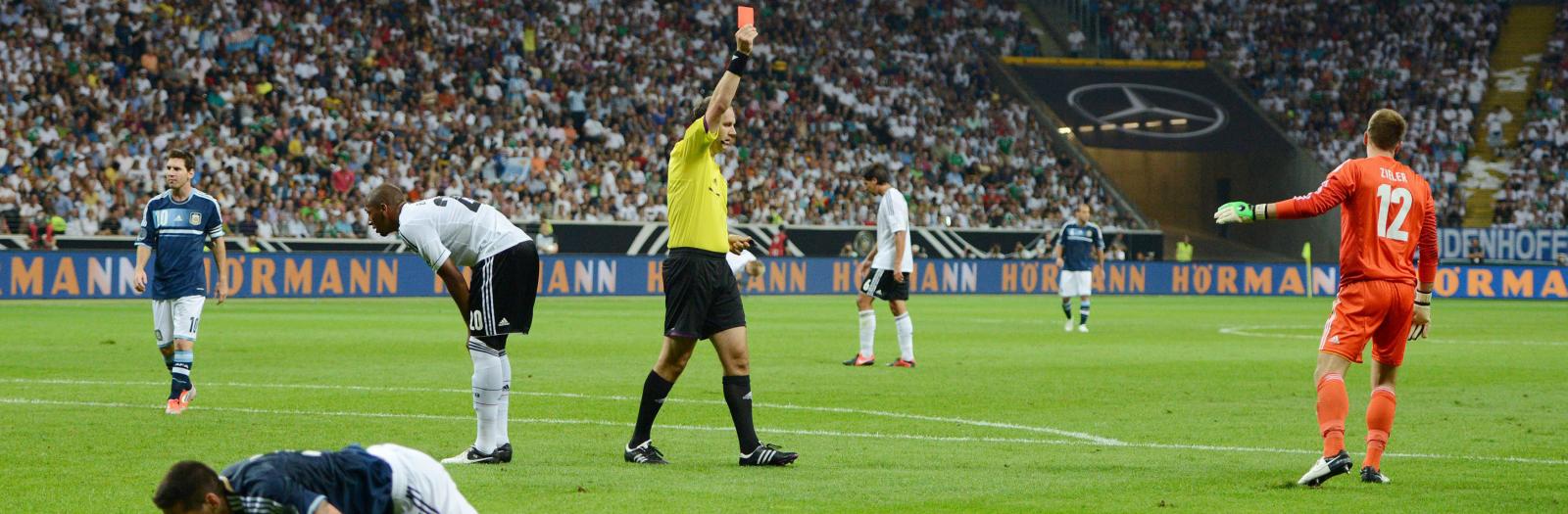 Leicester City sign ex-Manchester United and Northampton Town goalkeeper Ron-Robert Zieler