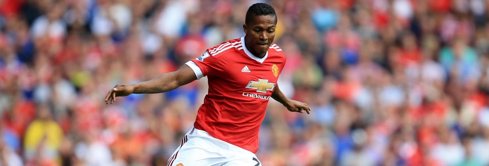 Manchester United receive £26m bid from Paris Saint-Germain for full-back