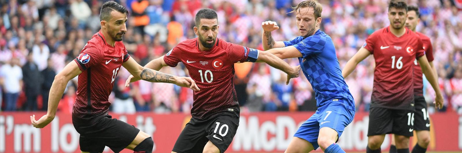 FC Barcelona ready to sell £20m-rated Arsenal and Chelsea target