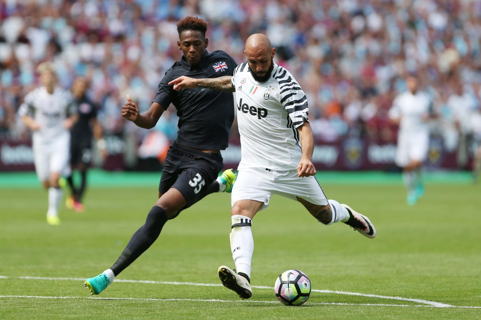 West Ham set to sign international striker in record breaking deal