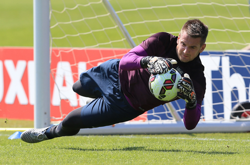 Two more clubs join Everton in race for Heaton
