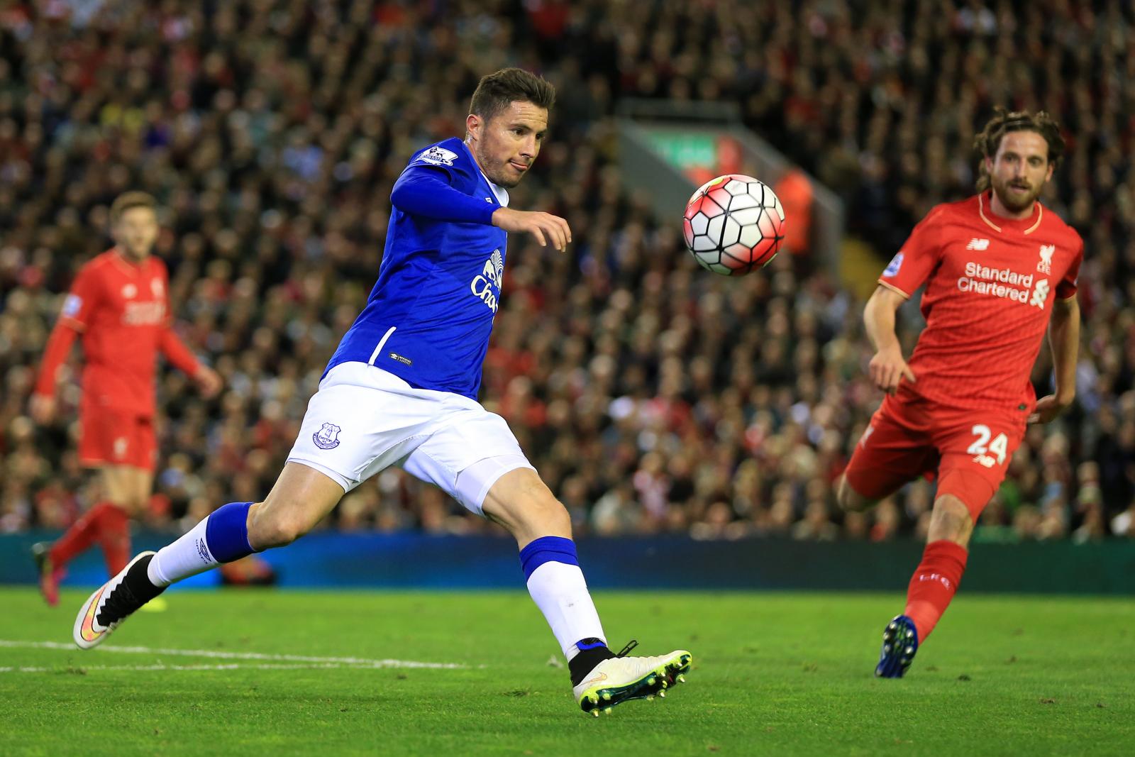 Moyes poised for double swoop