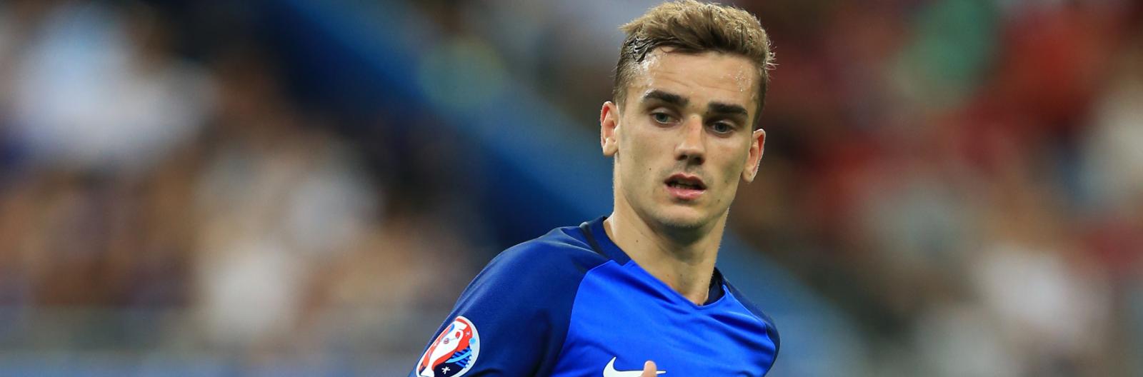 Euro 2016 superstar hints at Manchester United move