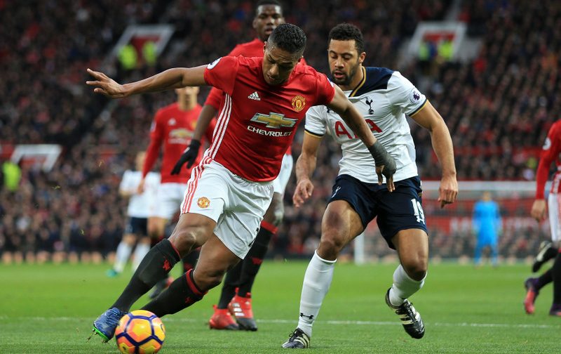 Manchester United’s Valencia signs new two-year deal