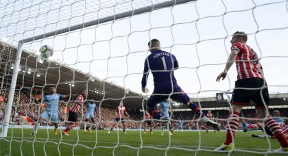 Manchester pile on the pressure with win at Southampton