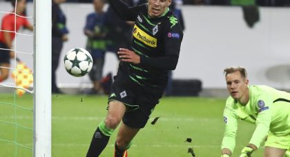 Everton and Arsenal battle it out for Hazard