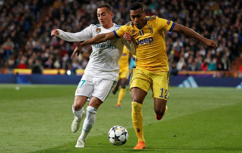 Manchester United close to completing £50m transfer of Juventus full-back Alex Sandro