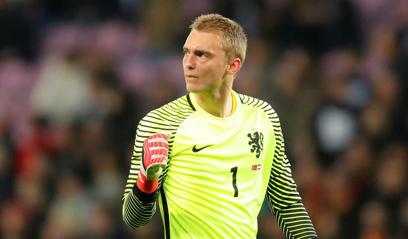 Chelsea and Liverpool keen on signing FC Barcelona goalkeeper Jasper Cillessen
