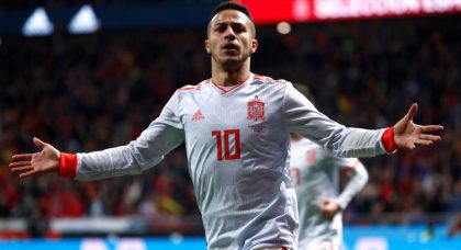 Manchester United and Chelsea battling to sign Bayern Munich midfielder Thiago Alcántara