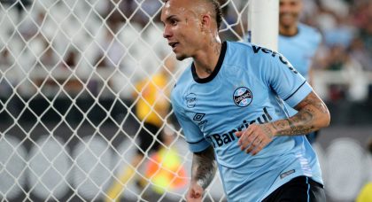 Manchester United weigh up January bid for Gremio star Everton Soares