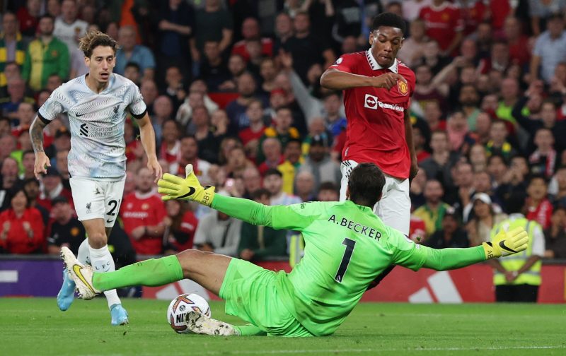 Man United star set for contract talks after shock u-turn
