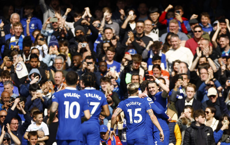 Tottenham and West Ham battle to sign Chelsea midfielder