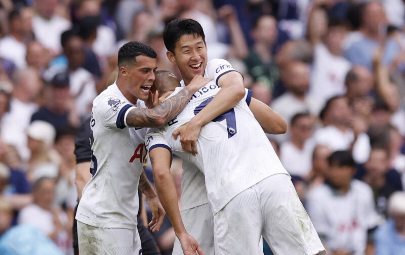 Tottenham in talks with star over new deal