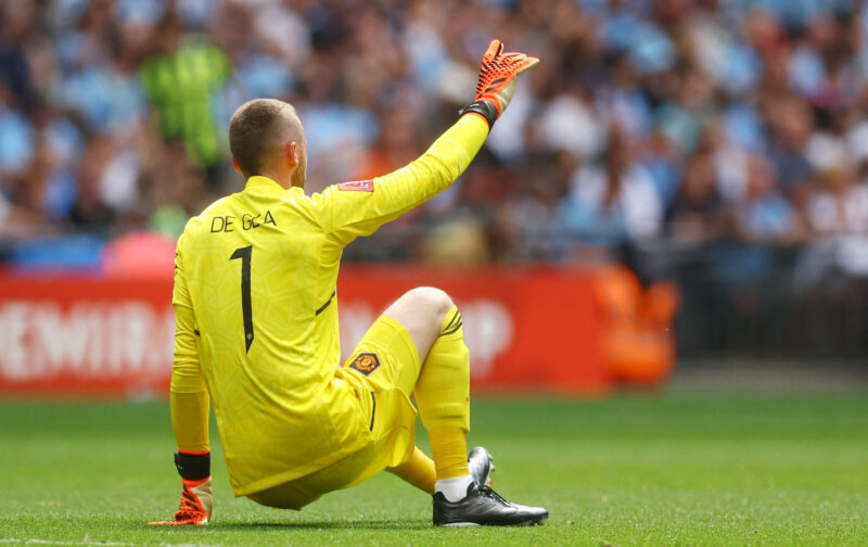 Former Man United ‘keeper offered to Premier League rival