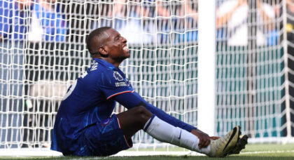 Chelsea striker agrees contract extension