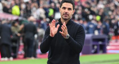 Arsenal hold talks with Man United target